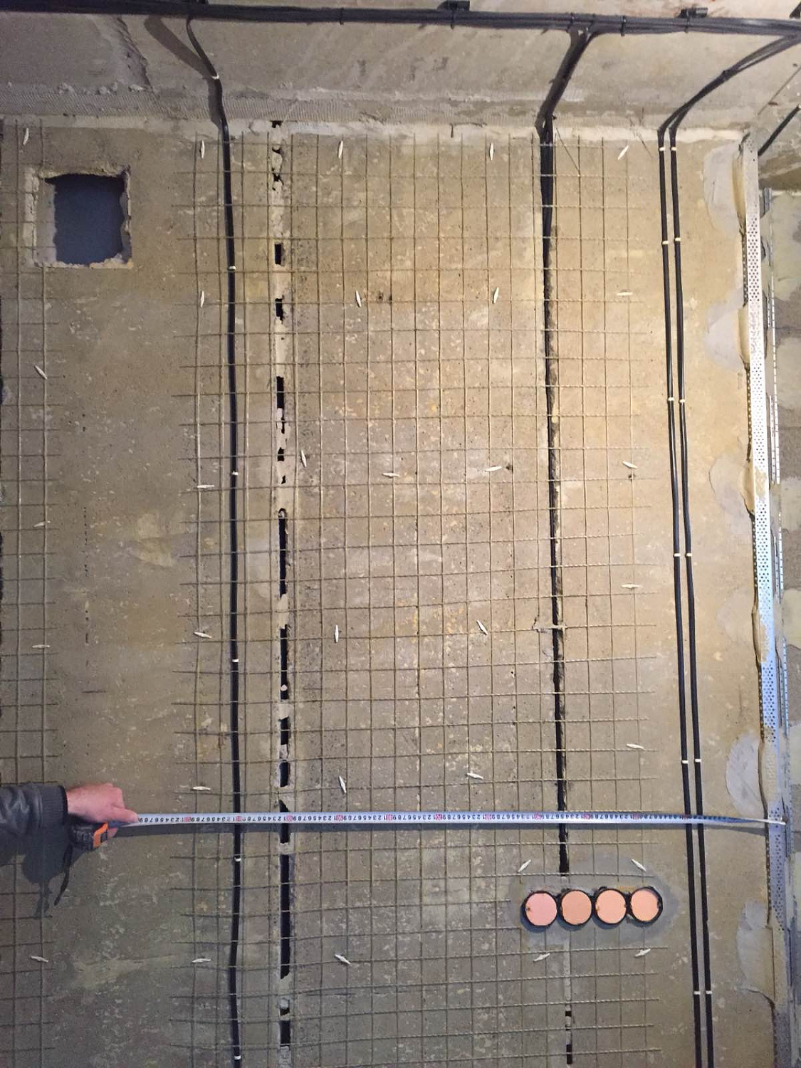 Армирование стен в квартире с помощью композитной сетки